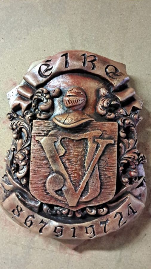 Éire family crest, bronze finish